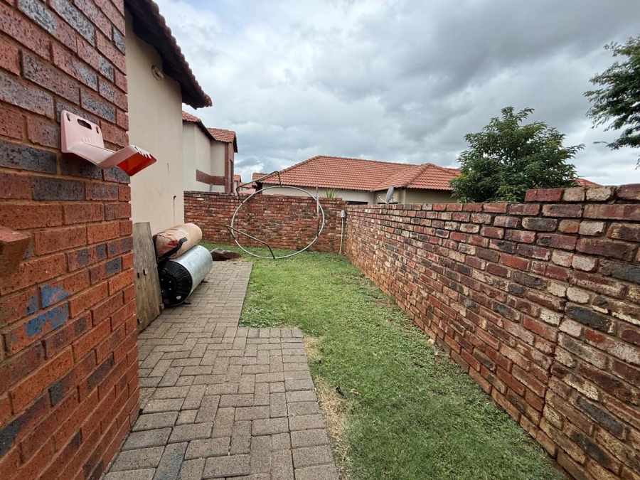 2 Bedroom Property for Sale in Waterval East North West